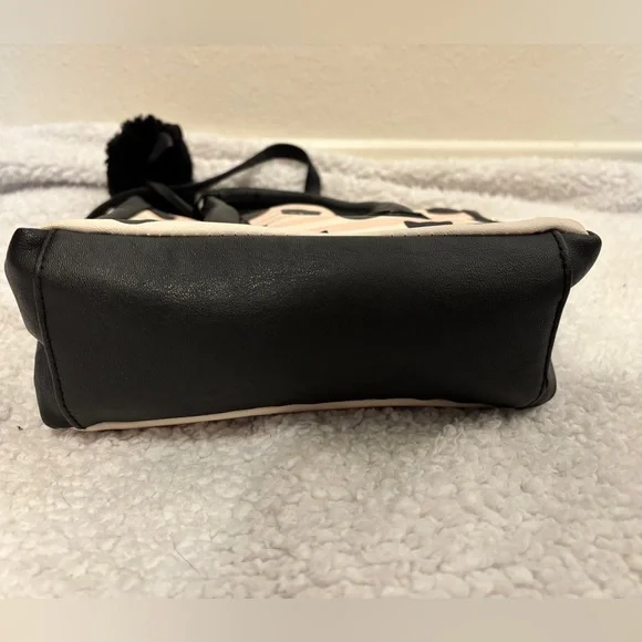 Betsey Johnson Cat Purse - Picture 8 of 8